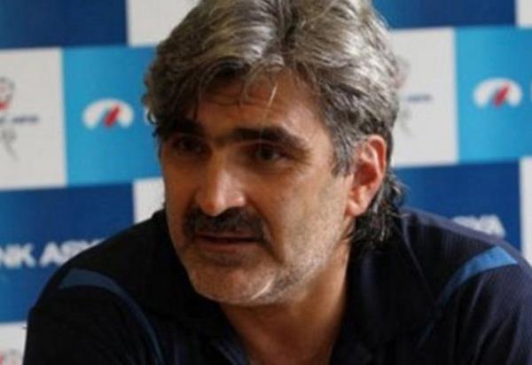 BLENT KARPAT: "Uur, sadan orta geldi vurdun gol oldu, gol nasl oldu?"   <p>UUR TTNEKER: "Aynen le oldu aabey"</p>