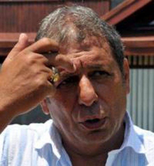 <p><b>ERMAN TOROLU</b></p>   "Karpuz yata yata byr, futbolcu oynaya oynaya oynar..."