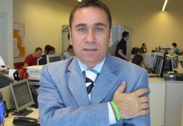 <p><b>SABR UGAN:</b></p>   "Ahmed Hassan saklyor topu, saklamba oynuyor, toplu saklamba!.."