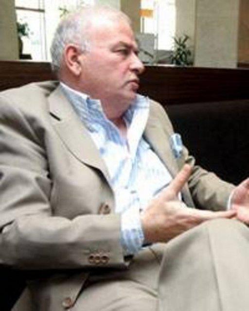 <p><b>ANSAL BYKA</b></p>   "Uur ek ordan benim eyimi!" (Ekrandaki kk grntsnden bahsediyor.)