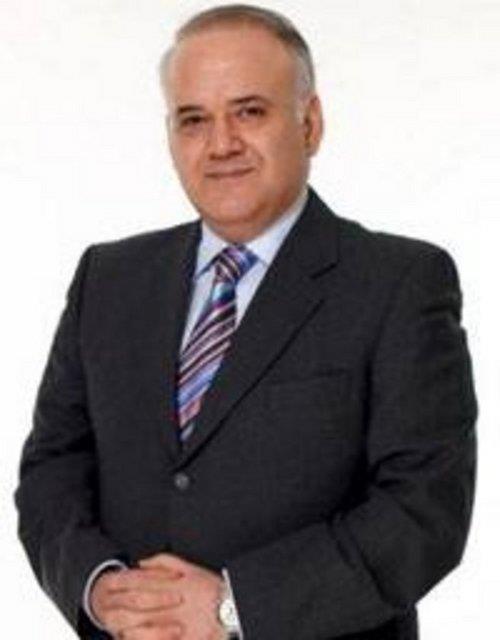 <p><b>AHMET AKAR</b></p>   "lhan'n henz iki 45 dakika, yani bir 90 dakika karacak gc yok..."