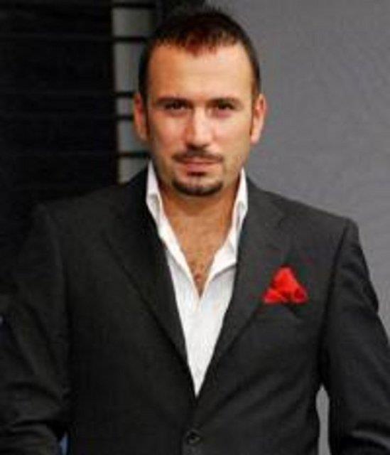 <p><b>ERTEM ENER</b></p>   "Claudio Lopezz, o bir bcek!!! Evet sayn seyirciler, Clauido Lopez'e spanya'da bcek deniyor, nk sahann neresinden ne zaman bitecei belli deil sayn seyircilerrr..."