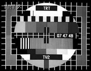 ARKASI YARINLAR:    Televizyon yay�nlar�n�n �ok k�s�tl� yap�labildi�i 70’lerde hafta i�i herg�n 10.00-10.20 saatleri aras�nda “Arkas� Yar�n” ad� verilen s�rekli radyo piyesleri yay�nlan�rd�. Dinleyicilerin konuya adapte olabilmeleri i�in, kap� g�c�rt�s�, ayak sesi, ya�mur, r�zg�r, u�ultusu, ku� c�v�lt�s�, motor �al��ma sesi gibi birtak�m ses efektleriyle zenginle�tirilmi� kar��l�kl� diyaloglardan olu�an piyesler, T�rk ve d�nya klasikleri a��rl�kl� olurlard�. Bu piyeslerin jenerik a��klamalar�nda en ak�lda kalan� ise; “Efekt: Korkmaz �akar”d�. Ad� ge�en �ah�s, yukar�da anlat�lan efektlerden sorumlu ses g�revlisinin ad�yd�.