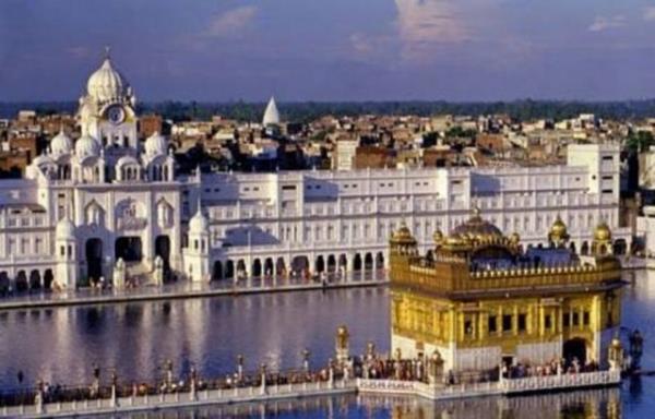 1947'deki bamszlndan beri bymesiyle fenomen olmu bir lkedir Hindistan.