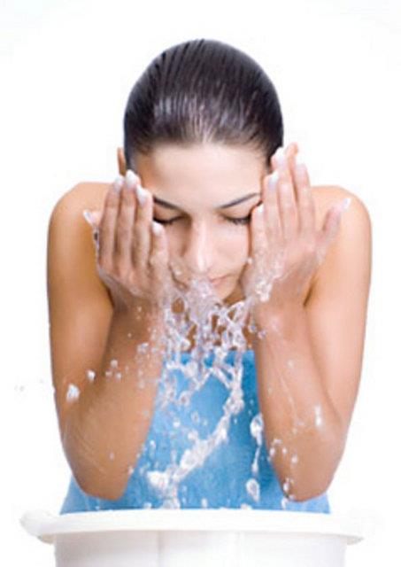 Piyasada satlan sivilce kart temizleyiciler sadece cildinizdeki ya gereinden fazla temizler ki bu durum daha ok sivilce kmasna sebep olur