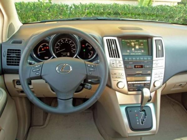 <b>ABS:</b> Fren annda tekerleklerin kilitlenmesini nleyen sistem.   <p><b>AIRBAG:</b> (hava yast): Kazalarda son derece yararl ek koruma sistemi.</p>