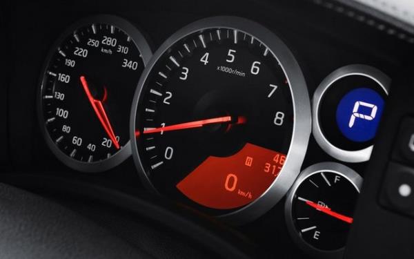 <b>AWD:</b> 4 tekerlekten eki.