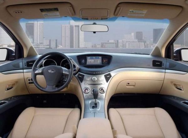 <b>DISTRONIC:</b> Elektronik takip sistemi. Sistem ndeki arala olan mesafe tehlikeli ekilde azalnca motor gcn azaltyor ya da fren yapyor.