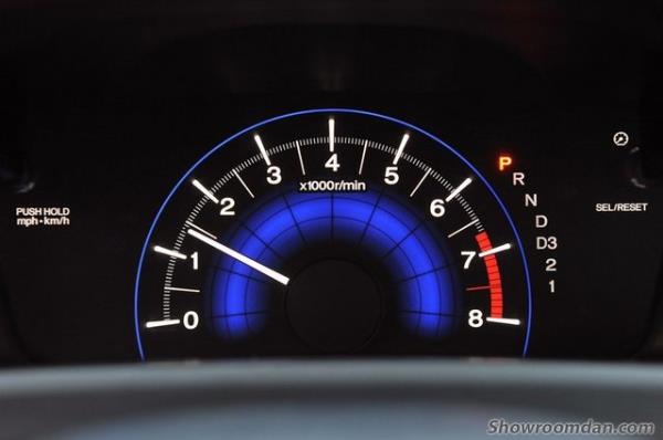 <b>CRUISE CONTROL:</b> Aralar belli bir hzda tutan ve srcnn ayan gazdan ekmesine olanak tanyan sistem. Hz snrlayc.