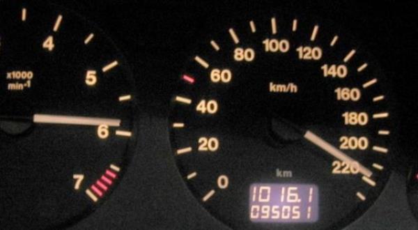 <b>IMMOBILIZER (elektronik motor kilidi):</b> Kontak anahtarnn karlmasnn ardndan hrszla kar motorun elektronik olarak kilitlenmesini salayan sistem.