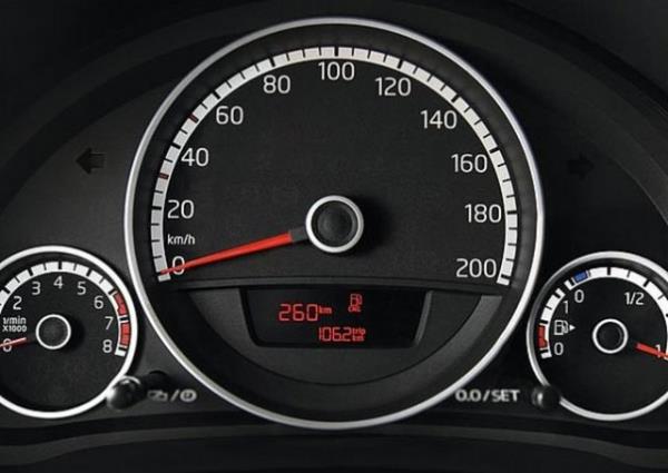 <p><b>A/C:</b> Klima. </p>  <b>ACC:</b> Trafikteki dier aralarn hzna uyan ve aradaki mesafeleri dzenleyen sistem.