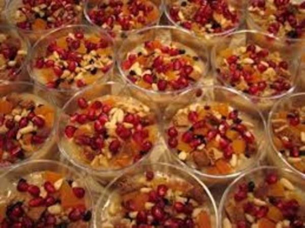 Birisi bir avu buday, dieri bir avu nohut getirdi. Yedi eit hububat ile Nuh aleyhisselam onlara yemek piirdi.