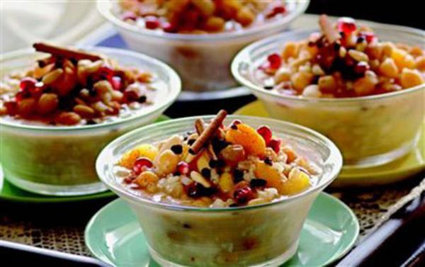 6.szlm tarn ve karanfil suyunu da ekleyin. Dileyen bir kak gl suyu da ekleyebilir