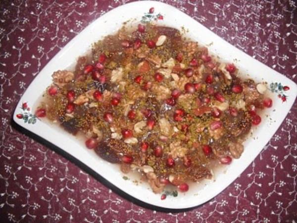 O gn oru tuttu ve Allah- Teala?ya kretmek iin maiyyetine oru tutmalarn emretti. Bir yemek piirmek istediler.