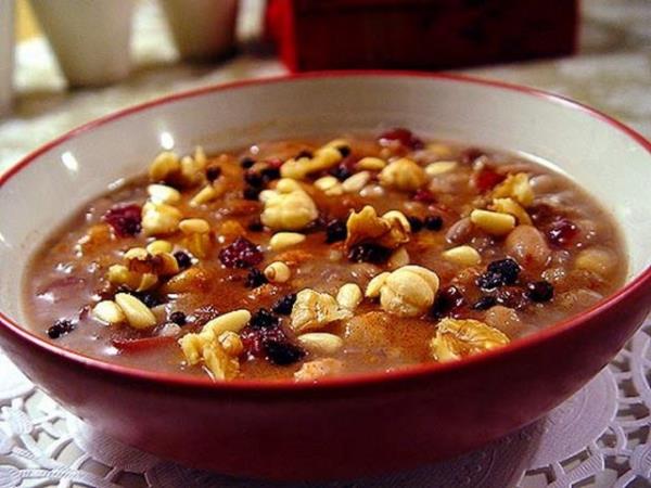 Aure Muharrem ayna zeldir. Muharrem aynn onuncu gn Aure gndr.