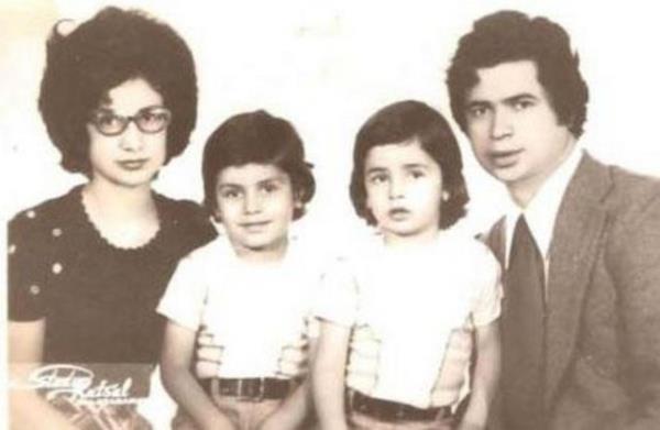 Bir ağabeyi olan ünlü televizyoncu annesi İlknur ve babası Ergün'ü çok erken yaşta yitirdi.