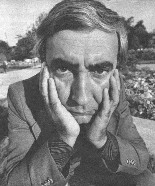 en'in barole ykselmesi oyunculuk tarzn da deitirdi. en de Sunal gibi insanlar sadece gldrmekle yetinmedi. Gc sadece gldrmek deildi. 'Muhsin Bey', 'Arabesk' ve 'Ekya' filmleri sanatnn oyunculuundaki baar olarak sinemaseverlere yansd.