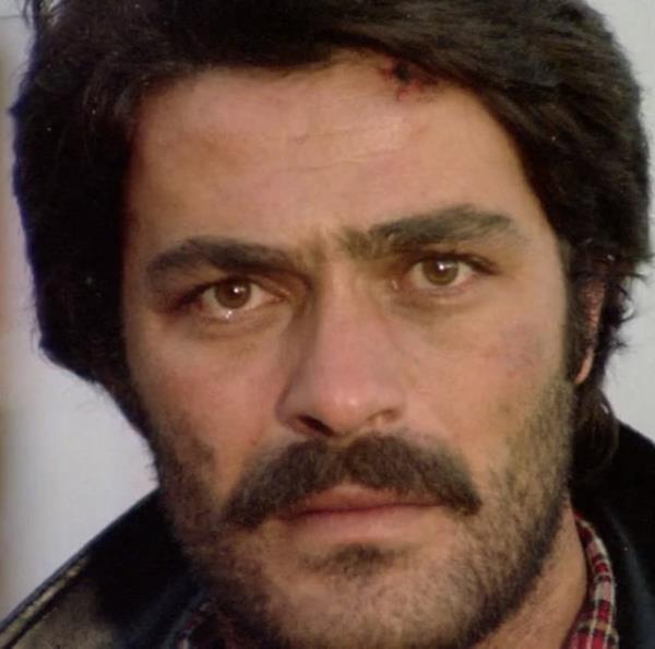 Trk sinemasnn en gzel glne ve en baarl alayna sahip aktr olarak kabul edilen Kadir nanr, 'Devlerin Ak'nn 'Tark', 'Dila Hanm'n 'Karadal Rza's, 'Selvi Boylum Al Yazmalm'n 'lyas', 'Dervi Bey'in 'Dervi'i olarak adn Trk sinema tarihine yazdrd.