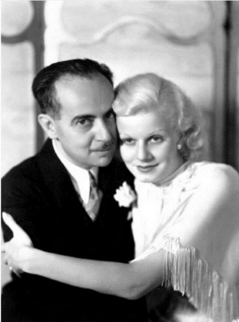 Bern, rlplak, karsnn parfm zerinde, yerde bir silah ve bir intihar notuyla bulundu.