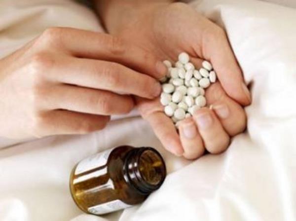 Aslnda gerekte ne olursa olsun hibir bahanesi olmamas gerekirken kimi borcundan, kimi ak acsndan, kimi ise bkknlktan yer alyor gazetelerin ve televizyonlarn haber kelerinde.