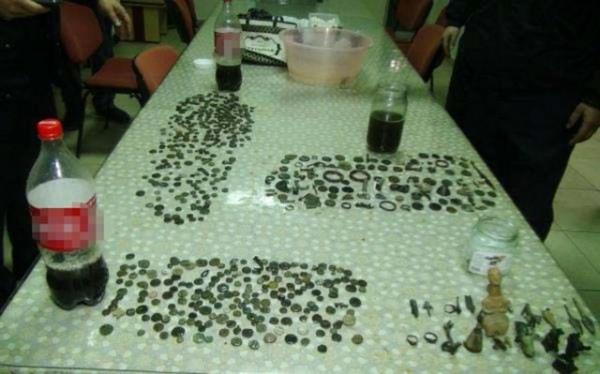 Konya'da bir otomobilde yaplan aramada kola ielerinin ierisine konulmu 730 para tarihi eser ele geirildi