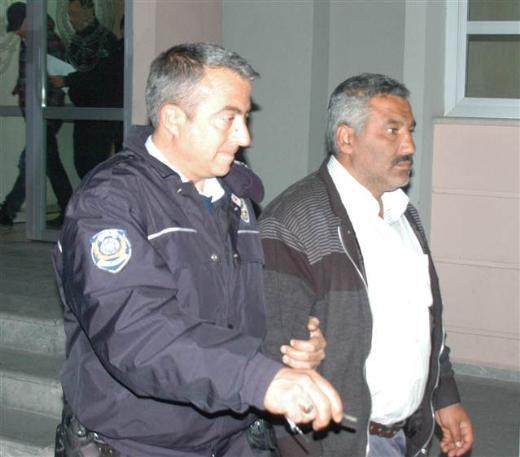 Konya'da polisin arama yapt iki arata, 733 para tarihi eser ele geirildi.