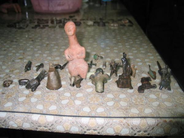 Konya'da bir otomobilde yaplan aramada kola ielerinin ierisine konulmu 730 para tarihi eser ele geirildi