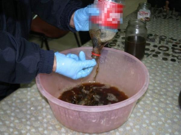 Konya'da bir otomobilde yaplan aramada kola ielerinin ierisine konulmu 730 para tarihi eser ele geirildi