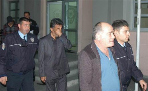 Konya'da polisin arama yapt iki arata, 733 para tarihi eser ele geirildi.