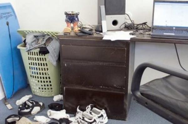 Bir daha dokunmam odana, yaa yle pislik iinde