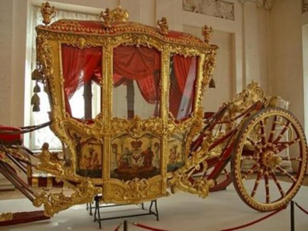 <p><b> Altn</b></p>   1 gram: 56,73 dolar Altn tm dnyada yaygn olarak bilinen en deerli metallerden biri. Tak olarak kullanmnn dnda elektrik iletkenlii ve korozyon direnci iin de kullanlyor.