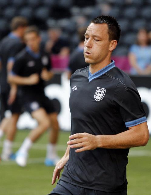 <p><b>CAPELLO, ONUN N MLL TAKIMI BIRAKTI </b></p>  2011'de oynanan Chelsea-QPR manda, rakip futbolcu Anton Ferdinand'a kar rk ifadeler kullanmas sebebiyle 4 ma ceza ald.