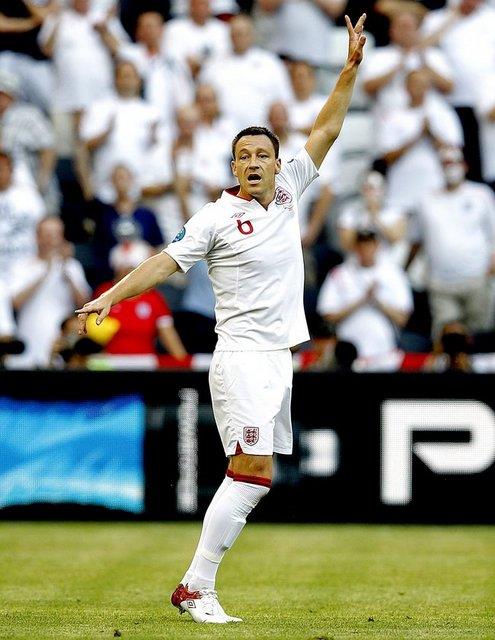 2006-07'de kaleye de geti, hakeme hakaretten ceza da yedi