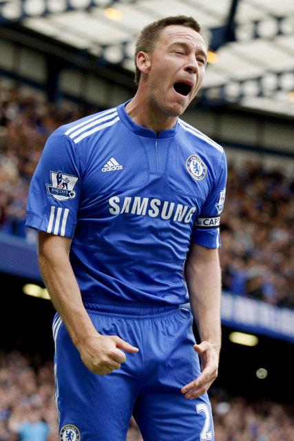 Penalty kullanmak zereyken aya kayd ve topu dalara talara yollad... Sonra bir de Anelka kard, kupay Ferguson kapt.