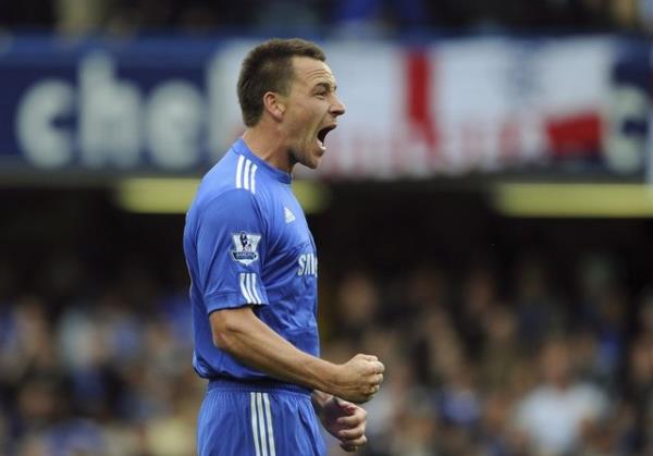 2004'te Chelsea'ye Mourinho geldi, Terry'nin hayat deiti. Portekizli teknik adam, gelir gelmez takm kaptan olarak Terry'i seti. Ayn sezon ampiyonlar Ligi'nin en iyi defans oyuncusu seildi.