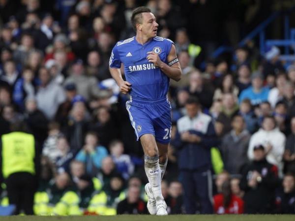 Chelsea formas altnda birok zafer yaayan Terry; son dnemde rklk ve seks skandallar sebebiyle ngiliz futbolunda eski saygnln yitirmiti.