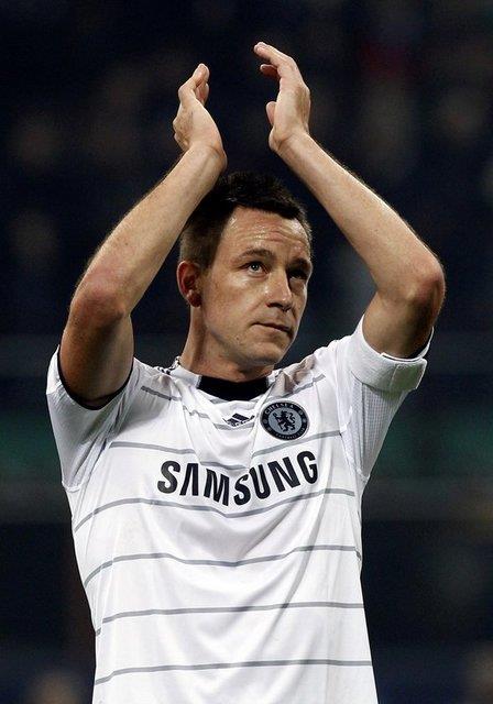 <p><b>KIRILMADIK YER KALMADI AMA...</b></p>  16 Aralk 2007'de yine bir Arsenal manda; Eboue'nin mdahalesiyle aya 3 yerden krld. Sahalara beklenenden erken dnd.