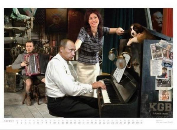 Moskoval sanat Andrew Budaeva, hem kendi lkesinin hemde dnya liderlerinin karikatrlerini yapyor. Tarihi grntleri gnmzle birletiren usta sanat ortaya esiz bir manzara kartyor. Bu karikatrleri btn dnyada sergilendi.