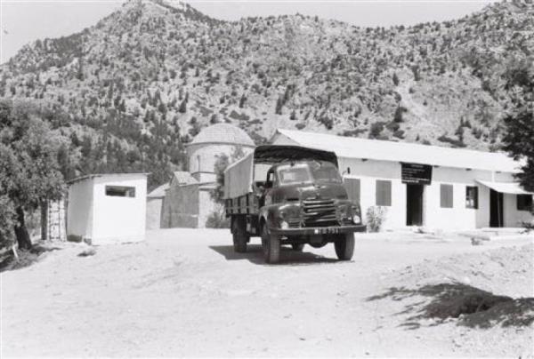 Askerlerimizi tayan bir transfer arac..