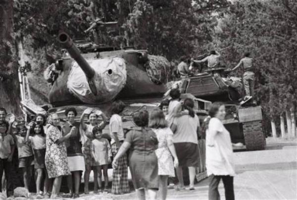 Kbrsllar, kahraman askerlerimizi Kbrs Bar Harekat boyunca byk bir misafirperverlikle karladlar..