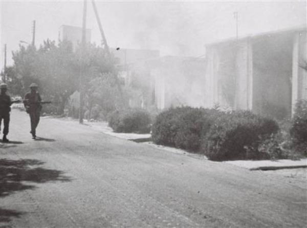 Asker Kbrs Bar Harekatn'da ehrin ierisindeyken..