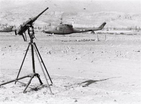 Dneme ait hava savunma aralar ve gene o gnlere ait helikopter grnts..