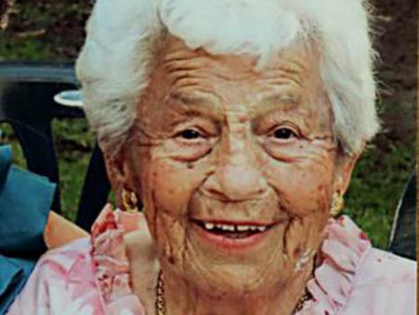 <p><b>Kocasyla ayn gn ld</b></p>   Gerek sevgi bu olsa gerek...