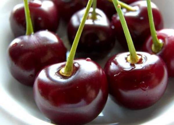 <b>K�RAZ:</b>  Yumu�ak bir m�shil etkisi yap�yor ve kilo kayb�na neden oluyor.