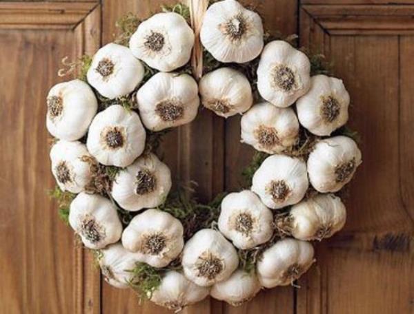 <b>SARIMSAK:</b>  Sar�msak karaci�eri zehirli maddelerden ar�nd�rman�z� sa�layacakt�r ve karaci�erinizde rahatlama sonucunda zay�flaman�z daha h�zl� ve kolay bir hal alacakt�r.