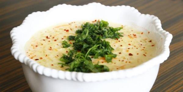 <b>�ORBA:</b>  Bir tabak tavuk �orbas� bir par�a tavuk kadar doyurucu ve tok tutucu �zelliktedir. Oxford �niversitesi�ndeki bilim adamlar� en basit �orban�n dahi beyindeki a�l�k duygusunu tatmin etti�ini ve tokluk hissi uyand�rd���n� belirtiyor.