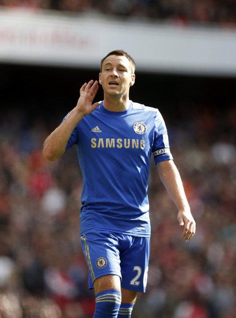 Sezon bandan bu yana savunmada byk skntlar yaayan Galatasaray, kadrosunda bu blgede alternatif isimler bulunmasna ramen yine defansa takviye yapma karar ald.