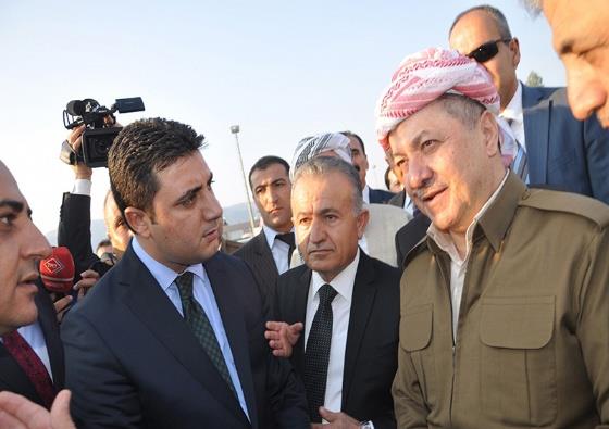 Babakan Recep Tayyip Erdoan'n Diyarbakr programna davet ettii Irak Krt Blgesel Ynetimi (IKBY) Bakan Mesut Barzani ve sanat ivan Perver, rnak'n Silopi ilesi yaknlarndaki Habur Snr Kaps'ndan Trkiye'ye giri yapt.