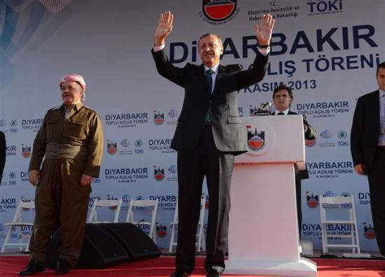 Bundan 81 yl nceydi. 21 Haziran 1932. Hakkari emdinli?den snrdan ok nemli bir misafirlerimiz gelmiti. Topraklar uaklarla bombalanmt. Kyleri yaklm yklmt. Eleri dostlar akrabalar katledilmiti. Yerlerinden yurtlarndan yuvalarndan kopmu, srgne hkm giymilerdi. emdinli?den kardelerinin yurduna, yuvasna, hanesine Trkiye?ye geldiler.