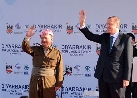 Evet bunu syleyen, Molla Mustafa Barzani?ydi. Merhum ?Allah?a dine slam dininin nderine inanm Mslman milletin de nasl ki doruluk drstlk varsa btn bu zellikler Molla Mustafa Barzani?de de vardr. te o Barzani 81 yl nce kardelerinin lkesi Trkiye?ye misafir oldu. Bugn de olunu, deerli dostum Mesud Barzani?yi misafir ediyoruz.